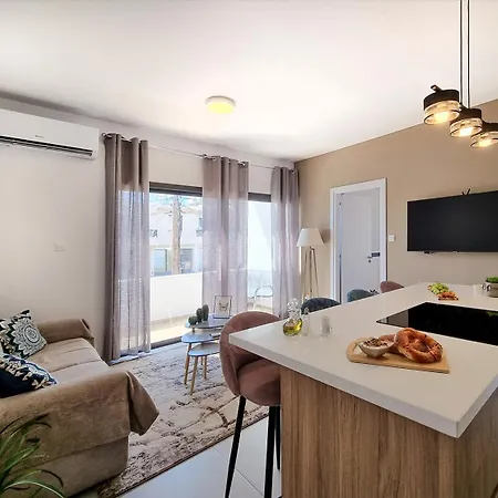 Taheli In Tourist Area