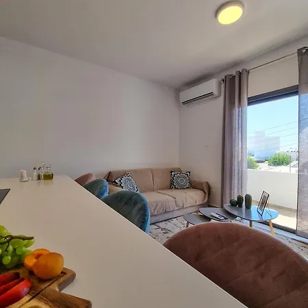 Taheli In Tourist Area *